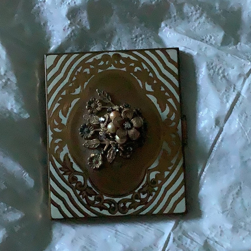 Face powder box